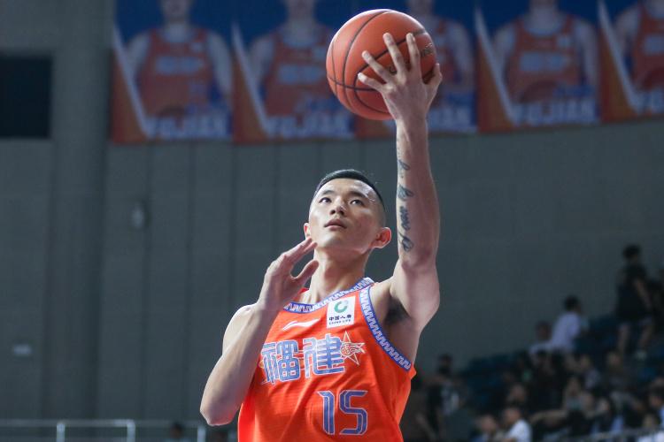 浩然这两名, 在场上打得, 他吸引的防 浩然这两名, 在场上打得, 他吸引的防