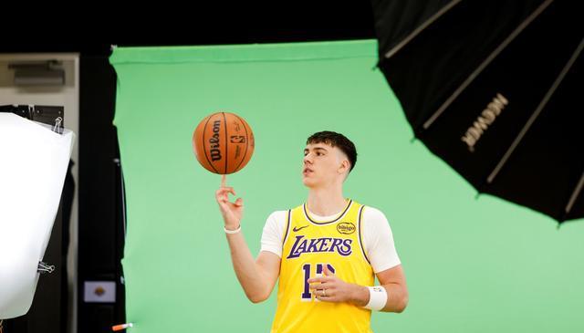 锁定, 是他们两人, 裁掉科洛科 锁定, 是他们两人, 裁掉科洛科